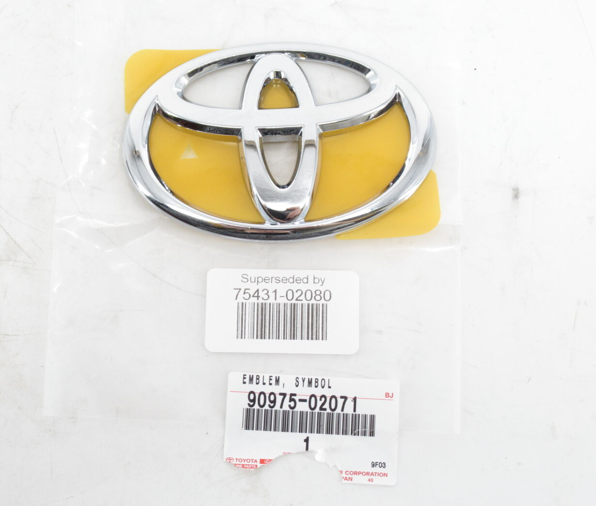 Biểu tượng nắp cốp sau Crown 3.0 JZS133 Mã phụ tùng 7543122020