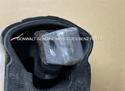 Chân máy giữa bắt hộp số Mercedes E200 2004-2008 (Cao su chân hộp số) Mã phụ tùng A2122400418