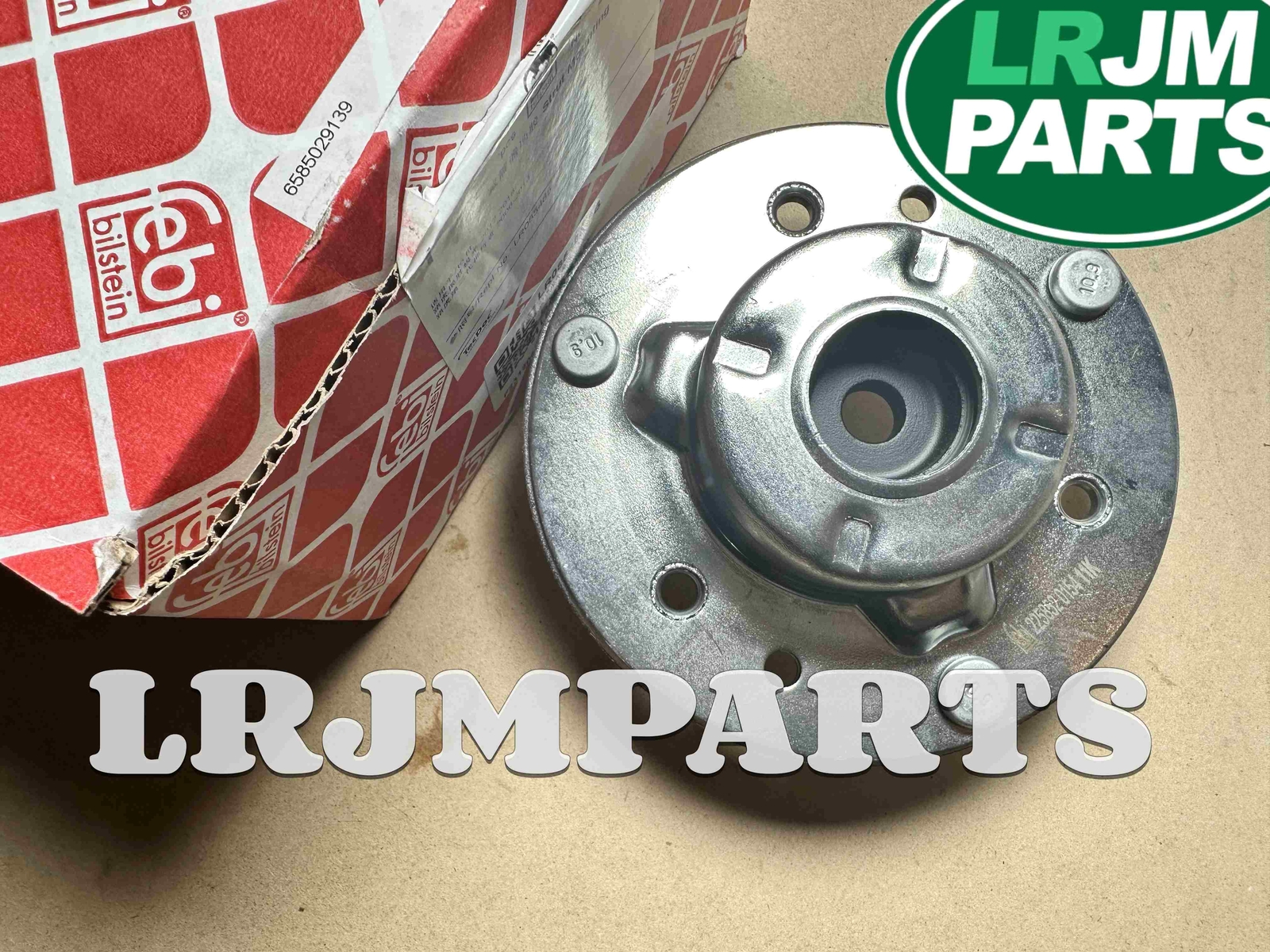 Bát bèo sau Range Rover Evoque Mã phụ tùng lr085485