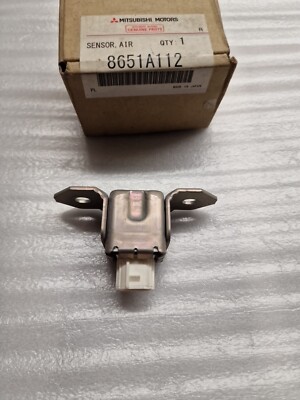 Cảm biến túi khí đầu xe Triton (Cảm biến kích nổ) Mã phụ tùng 8651a112