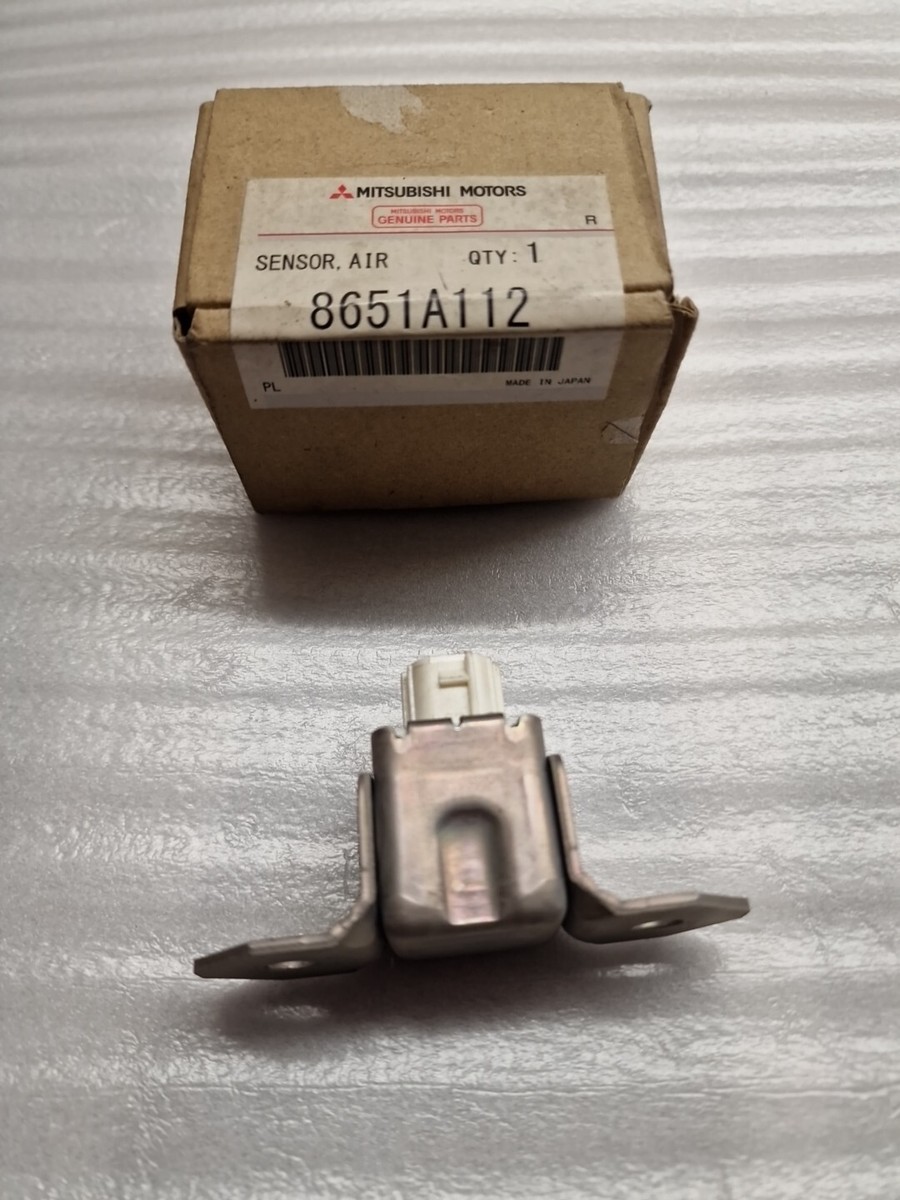 Cảm biến túi khí đầu xe Triton (Cảm biến kích nổ) Mã phụ tùng 8651a112