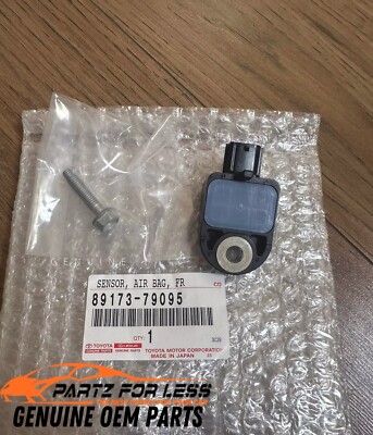 Cảm biến túi khí đầu xe Land Cruiser 2013 (Cảm biến kích nổ) Mã phụ tùng 8917379055