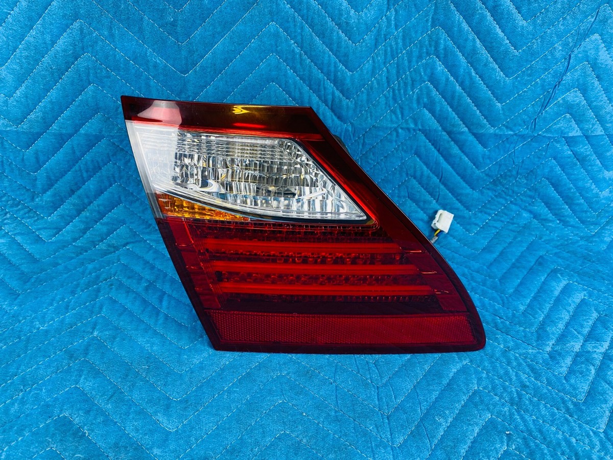 Đèn hậu trong LS460 2011 (Đèn lái sau LS460) Mã phụ tùng 8159150220