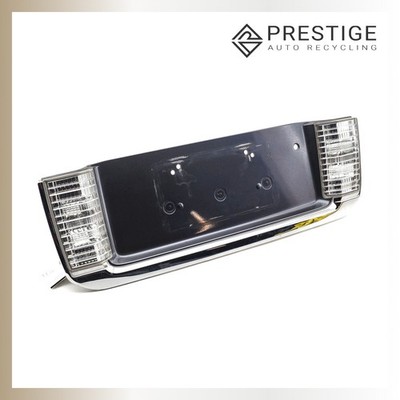 Ốp đèn soi biển số LS460 Mã phụ tùng 7680150090C0