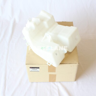 Bình nước rửa kính Triton Mã phụ tùng 8260A349