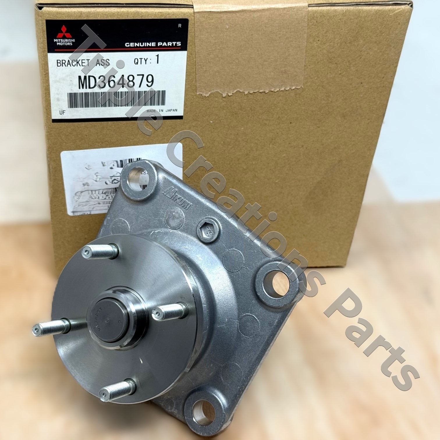 Giá bắt ly tâm quạt két nước Pajero V45 Mã phụ tùng MD364879