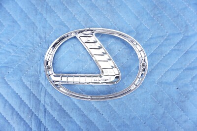 Biểu tượng nắp cốp sau Lexus LS460 Mã phụ tùng 9097502212