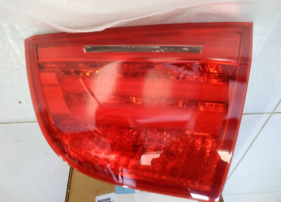 Đèn hậu trong BMW 320i 2011 (Đèn lái sau BMW 320i 2011) Mã phụ tùng 63217289428