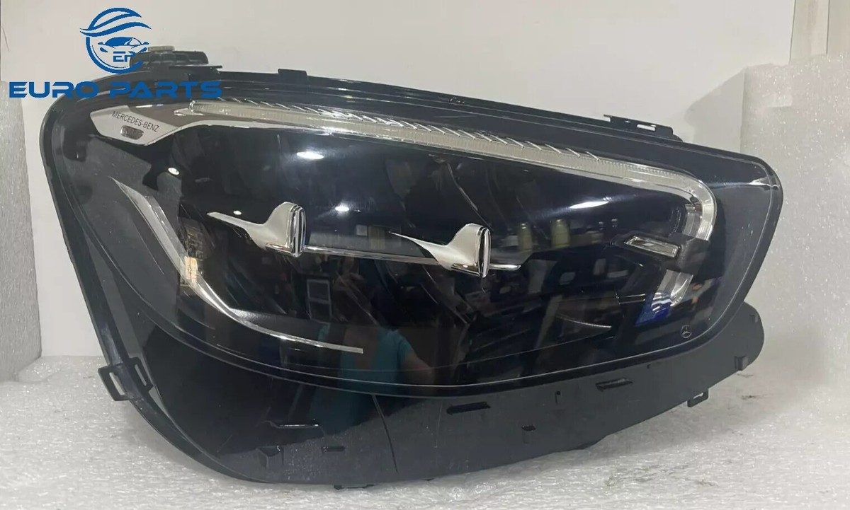 Nẹp cánh cửa sau trên E200 2017 Mã phụ tùng A2136900580