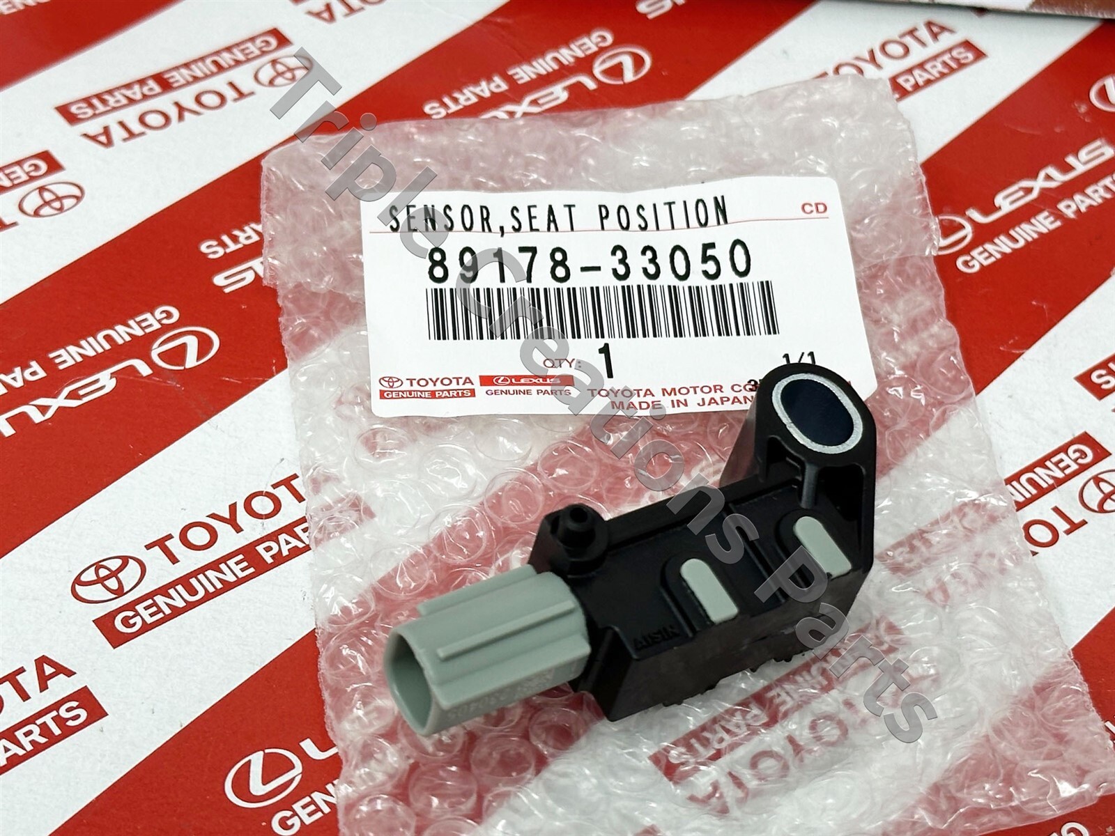 Cảm biến va chạm ghế trước LX570 2016 Mã phụ tùng 8917833050