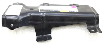Giá bắt ba đờ xốc sau trong LX570 2012 (RH) (Bát cài cản sau trong LX570) Mã phụ tùng 5835660010
