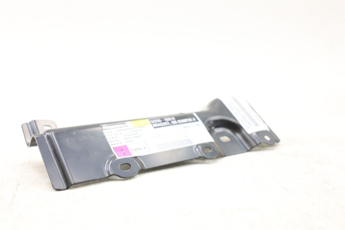 Giá bắt ba đờ xốc sau trong LX570 2012 (RH) (Bát cài cản sau trong LX570) Mã phụ tùng 5835660010