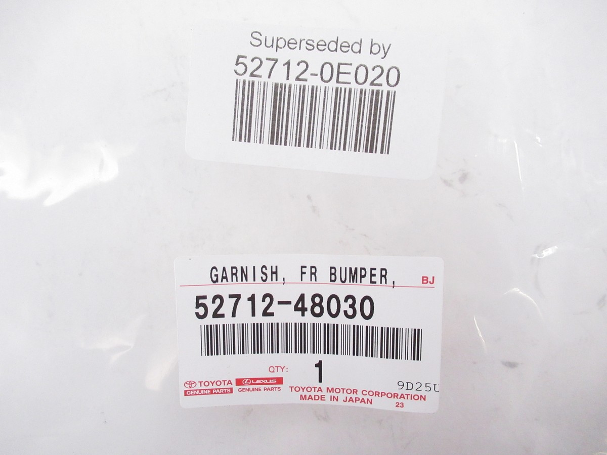 Giá bắt ốp đèn cản trước LX570 Mã phụ tùng 5271260020-5271160050