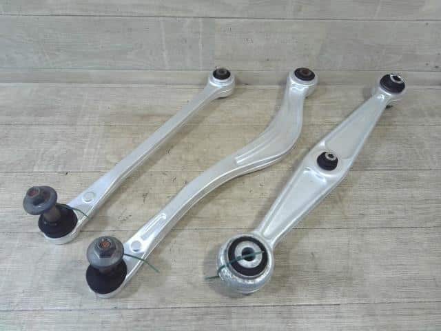 Rô tuyn giằng sau dưới Lexus LS460 (trước) (Thanh giằng sau dưới LS460) Mã phụ tùng 4871050080