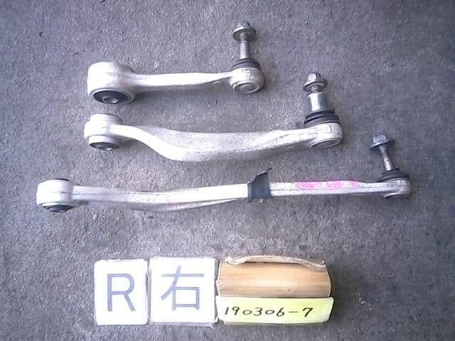 Rô tuyn giằng sau trên Lexus LS600 (trước) (Thanh giằng sau trên LS600) Mã phụ tùng 4871050090