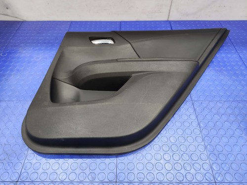 Táp Pi Cửa Sau Phải Honda Cr-V Mã phụ tùng 83702T0AU31ZC