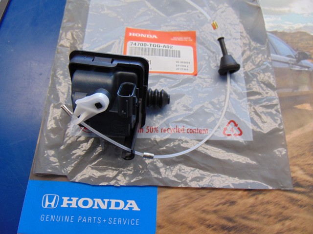 Kính Cánh Cửa Sau Bên Phải Honda Cr-V Mã phụ tùng 73400T0NZ00
