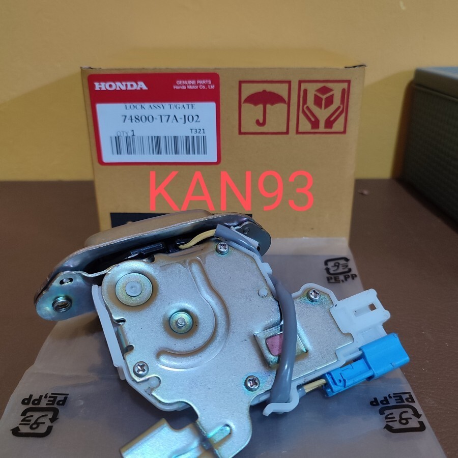 Ti Trống Cửa Hậu Phải Honda Cr-V Mã phụ tùng 74820T0A003