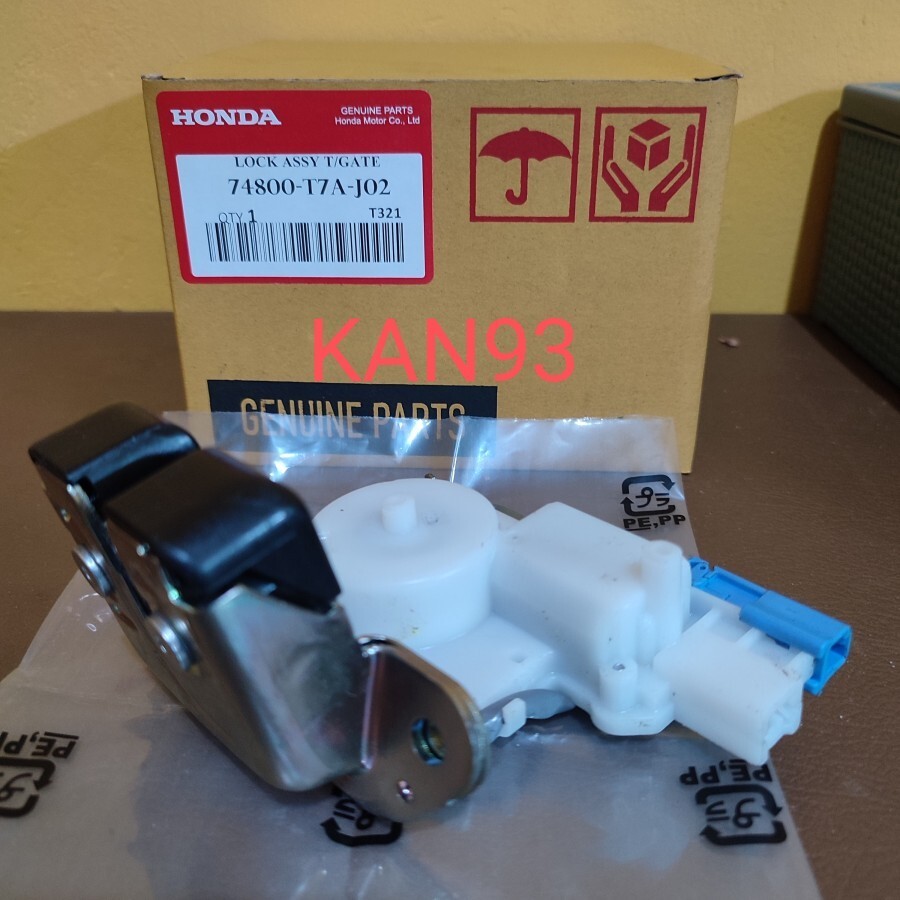 Ti Trống Cửa Hậu Trái Honda Cr-V Mã phụ tùng 74870T0A003