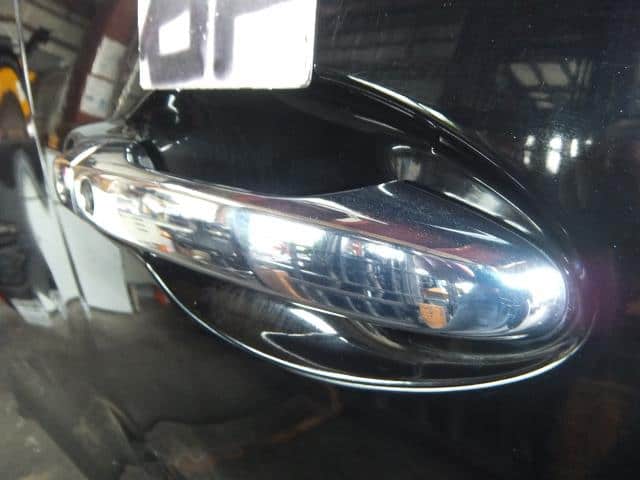 Tay Mở Cửa Ngoài Trước Phải Có Cảm Biến Honda Cr-V Mã phụ tùng 72141T4NH71