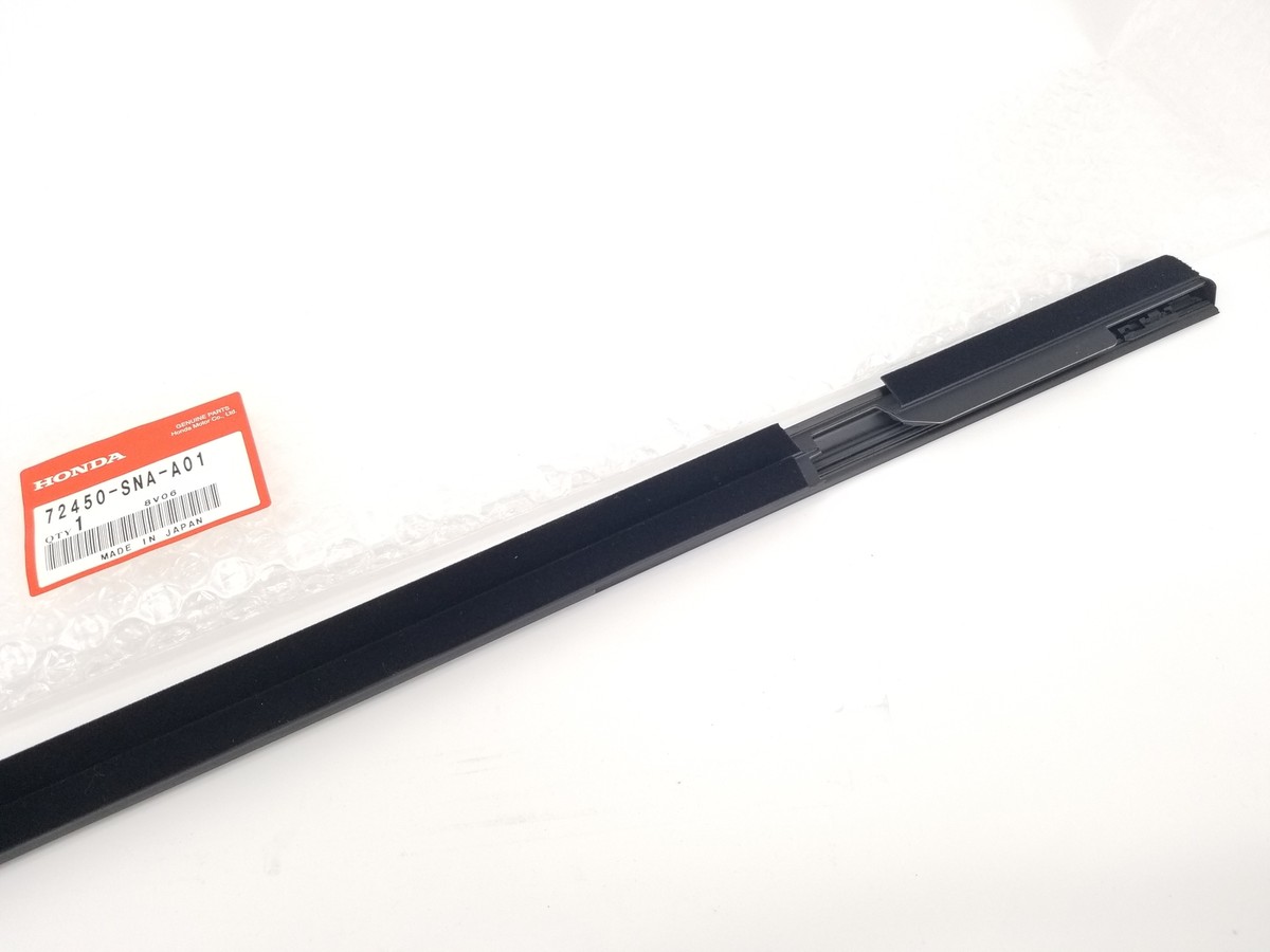 Nẹp Chân Kính Ngoài Trước Trái Honda Civic Mã phụ tùng 72450snaa01