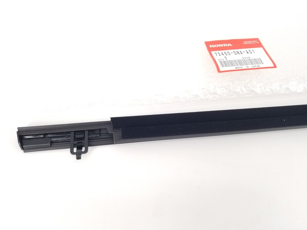 Nẹp Chân Kính Ngoài Trước Trái Honda Civic Mã phụ tùng 72450snaa01