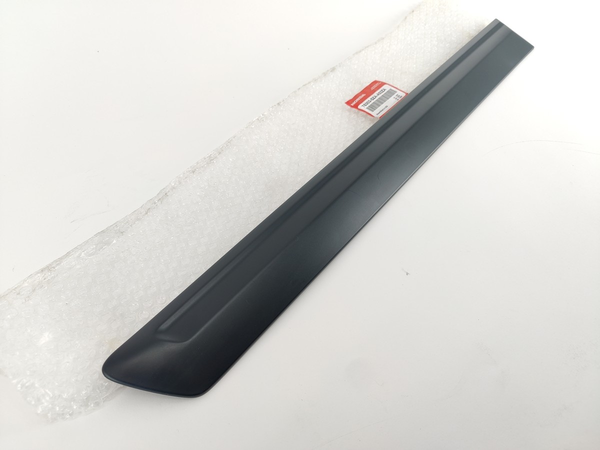 Nẹp Thành Cánh Cửa Sau Phải Honda Civic Mã phụ tùng 75303snaa01zb
