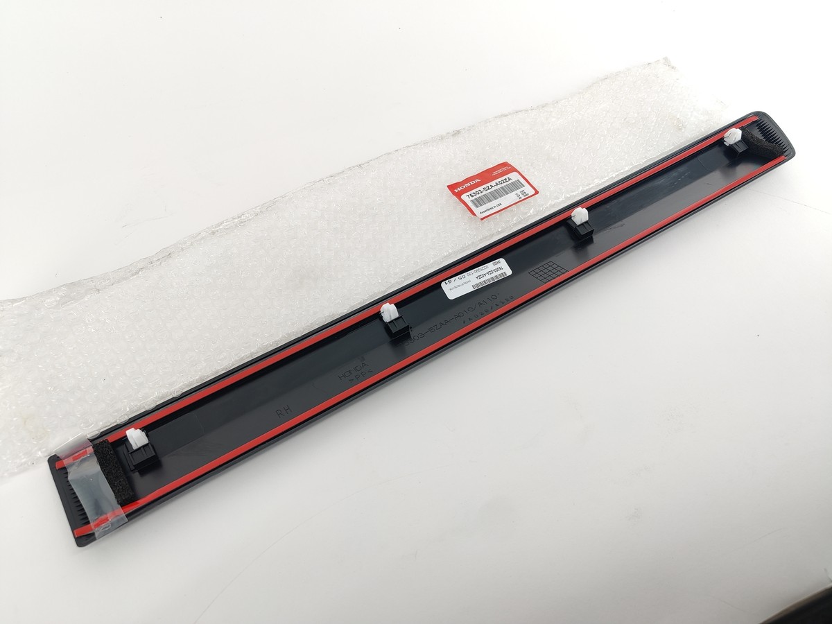 Nẹp Thành Cánh Cửa Sau Phải Honda Civic Mã phụ tùng 75303snaa01zb