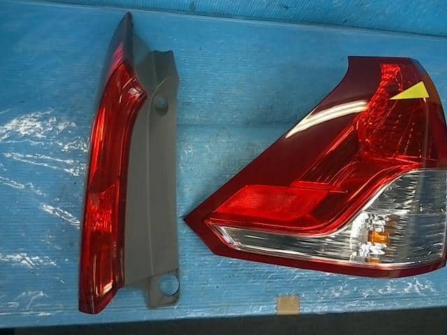 Đèn Hậu Miếng Trên Bên Trái Honda Cr-V Mã phụ tùng 34175T0AJ01