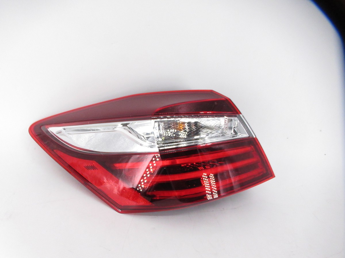 Đèn Hậu Miếng Ngoài Trái Honda Accord Mã phụ tùng 33550T2AG21