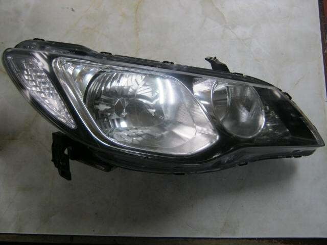 Đèn Pha Phải Mí Xám 1.8 Honda Civic Mã phụ tùng 33101SNBW03