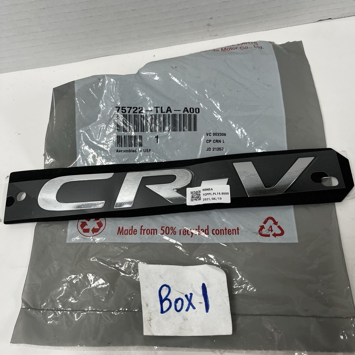 Chữ Cr-V Honda Cr-V Mã phụ tùng 75722TLAA00