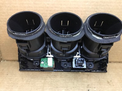 Cửa Gió Điều Hòa Giữa Bên - R Nissan Teana Mã phụ tùng 68750JN00A