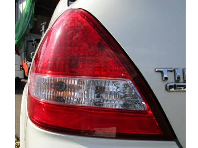 Đèn Hậu - L Nissan Tida Mã phụ tùng 26555ED925