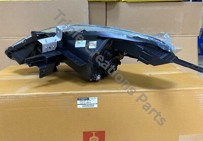 Đèn Hậu Phải - Đỏ Đen Nissan Sunny Mã phụ tùng 260103AW0B