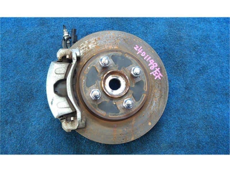 Trụ Lái Phải / Ngõng May Ơ Phải Nissan Sunny Mã phụ tùng 400151HH0A