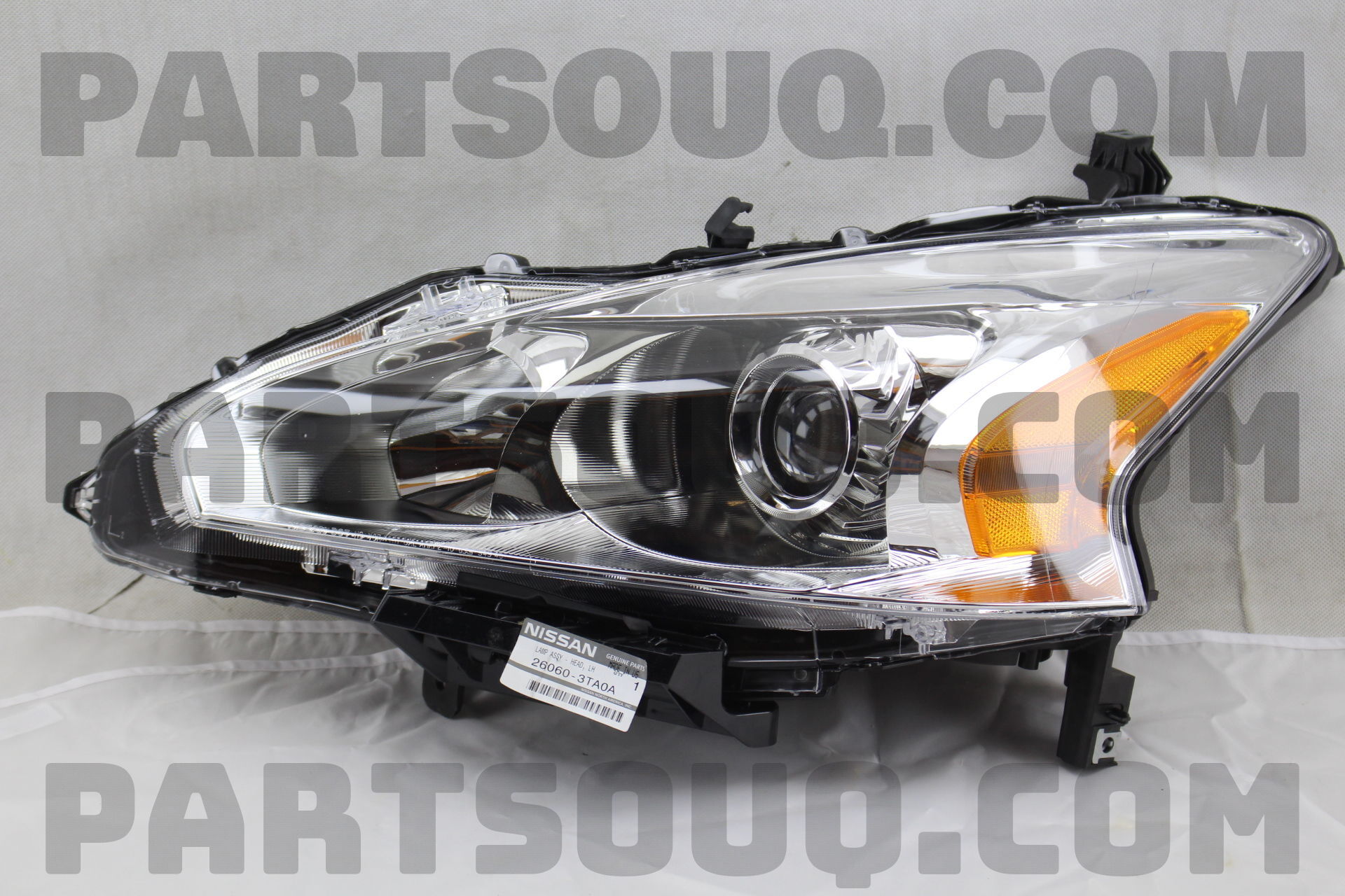 Đèn Hậu Trái - Đỏ Đen Nissan Sunny Mã phụ tùng 260603AW0B