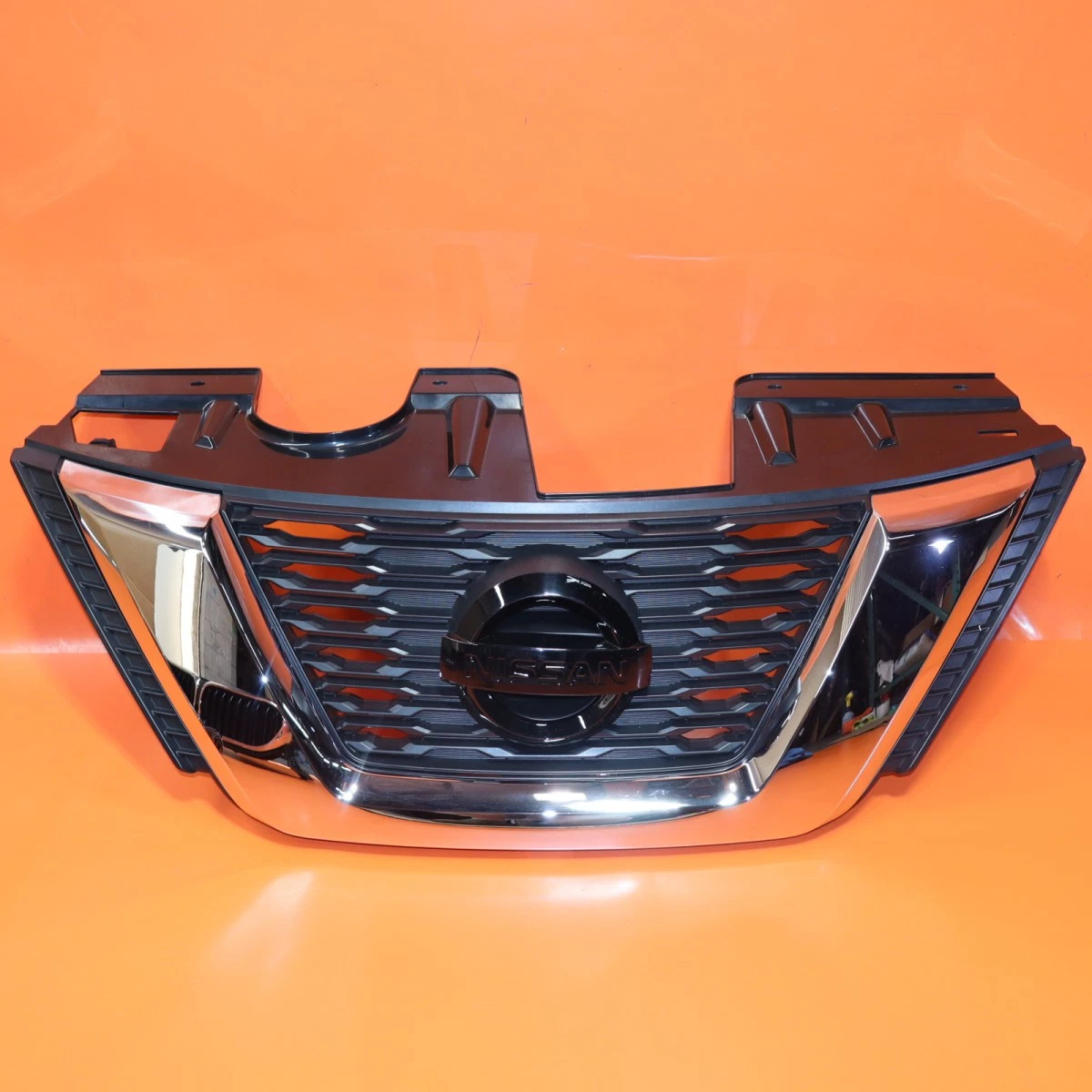 Cánh Cửa Trước Trái Nissan Sunny Mã phụ tùng H01013AWMB