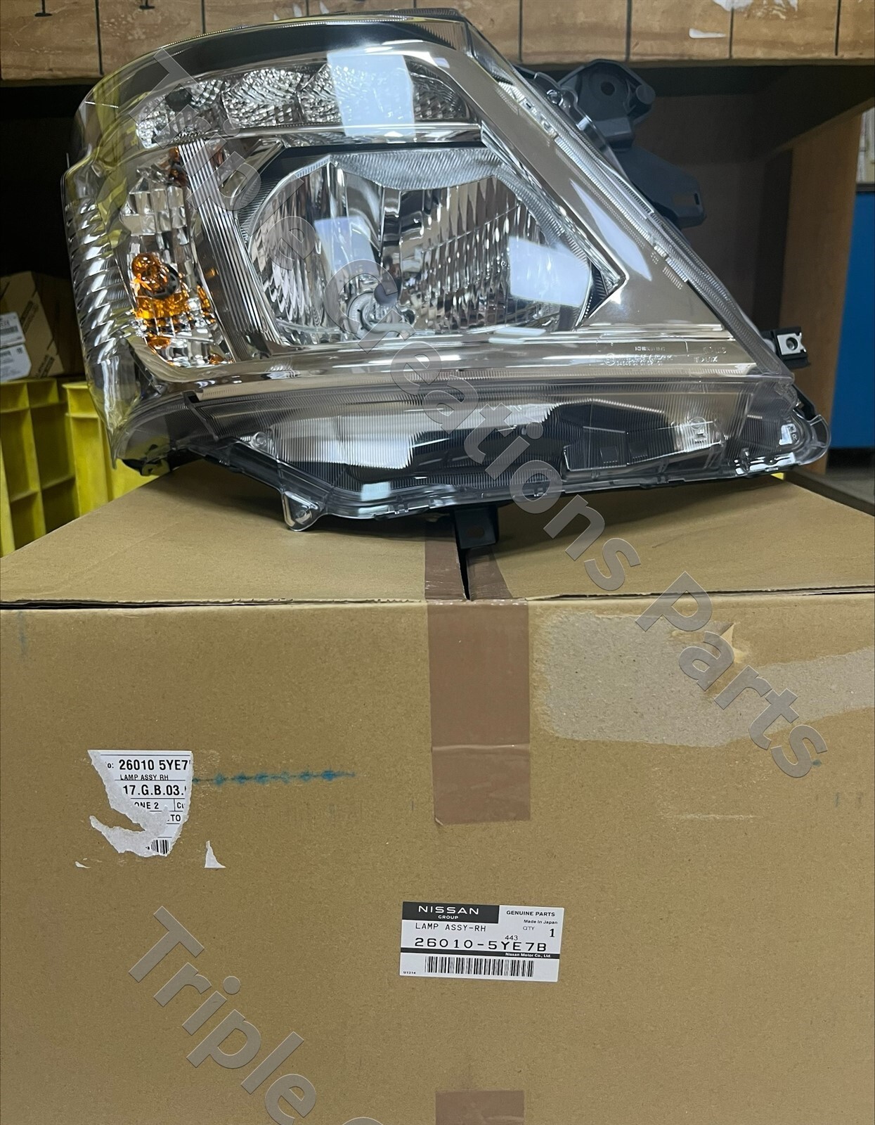 Đèn Pha Phải Nissan Bluebird Mã phụ tùng 26015EW80A
