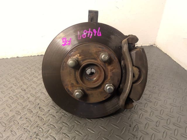 Trụ Lái Phải / Ngõng May Ơ Phải Nissan Bluebird Mã phụ tùng 40014ED000