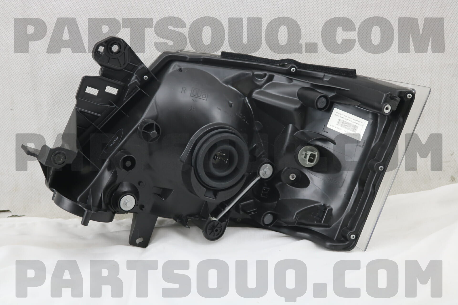 Đèn Pha Phải Nissan URVAN Mã phụ tùng 260103XT0D