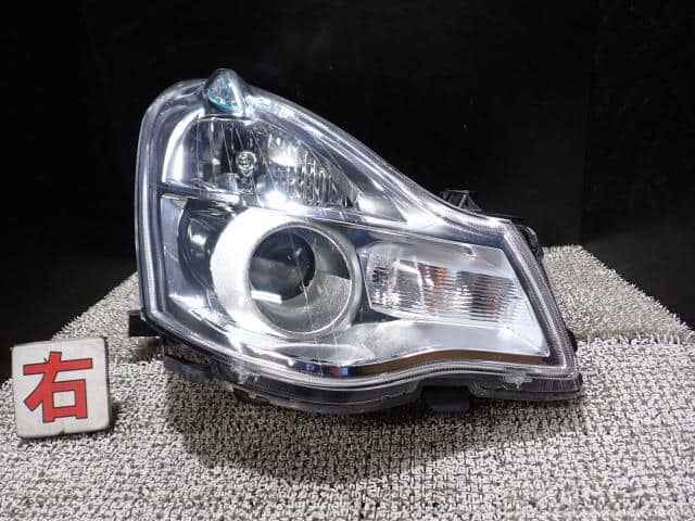 Đèn Pha Phải - Có Xenon Nissan Bluebird Mã phụ tùng 26010ew01a