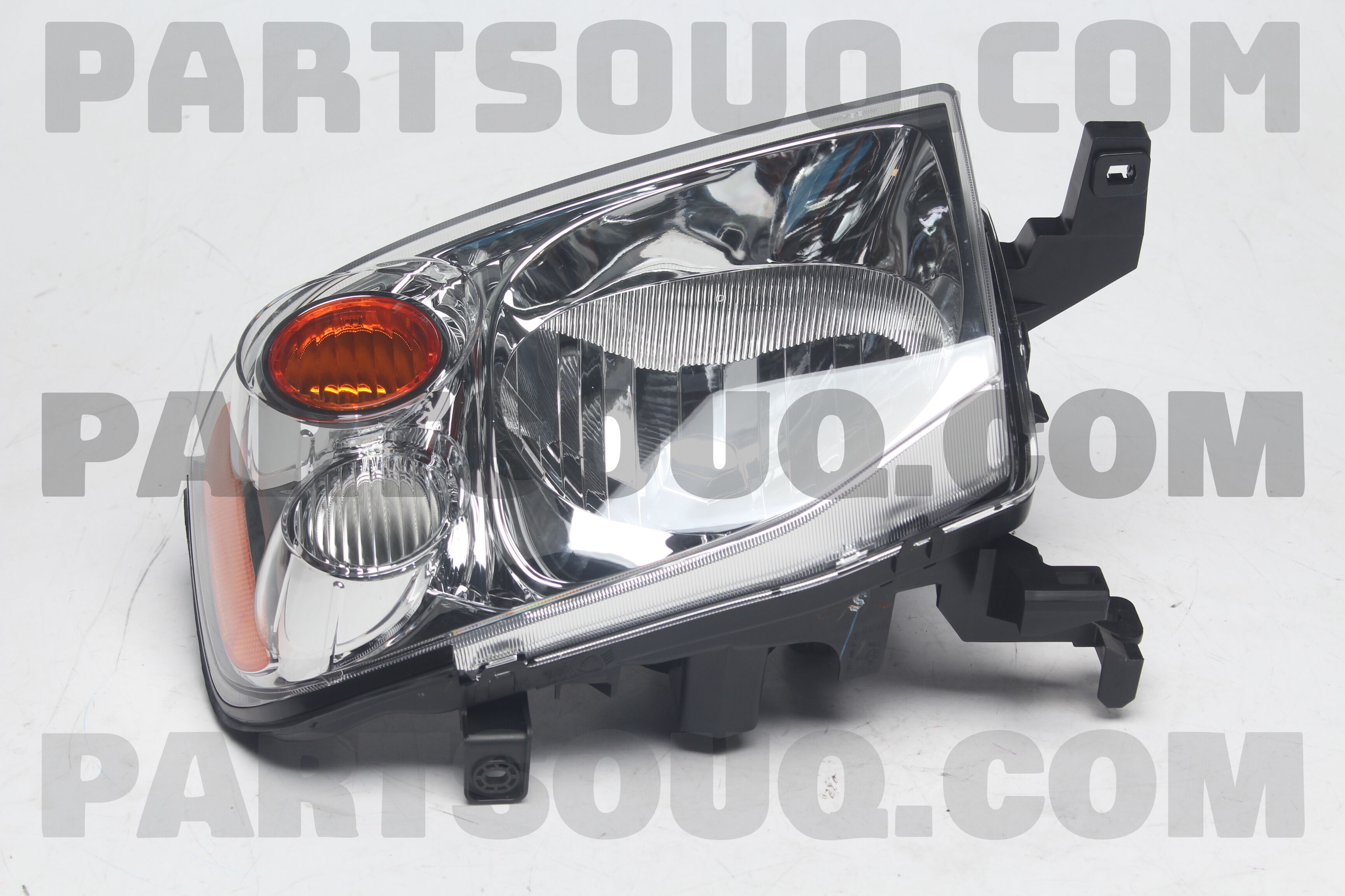 Đèn Pha Trái - Có Bexnon Nissan Bluebird Mã phụ tùng 26065EW81A