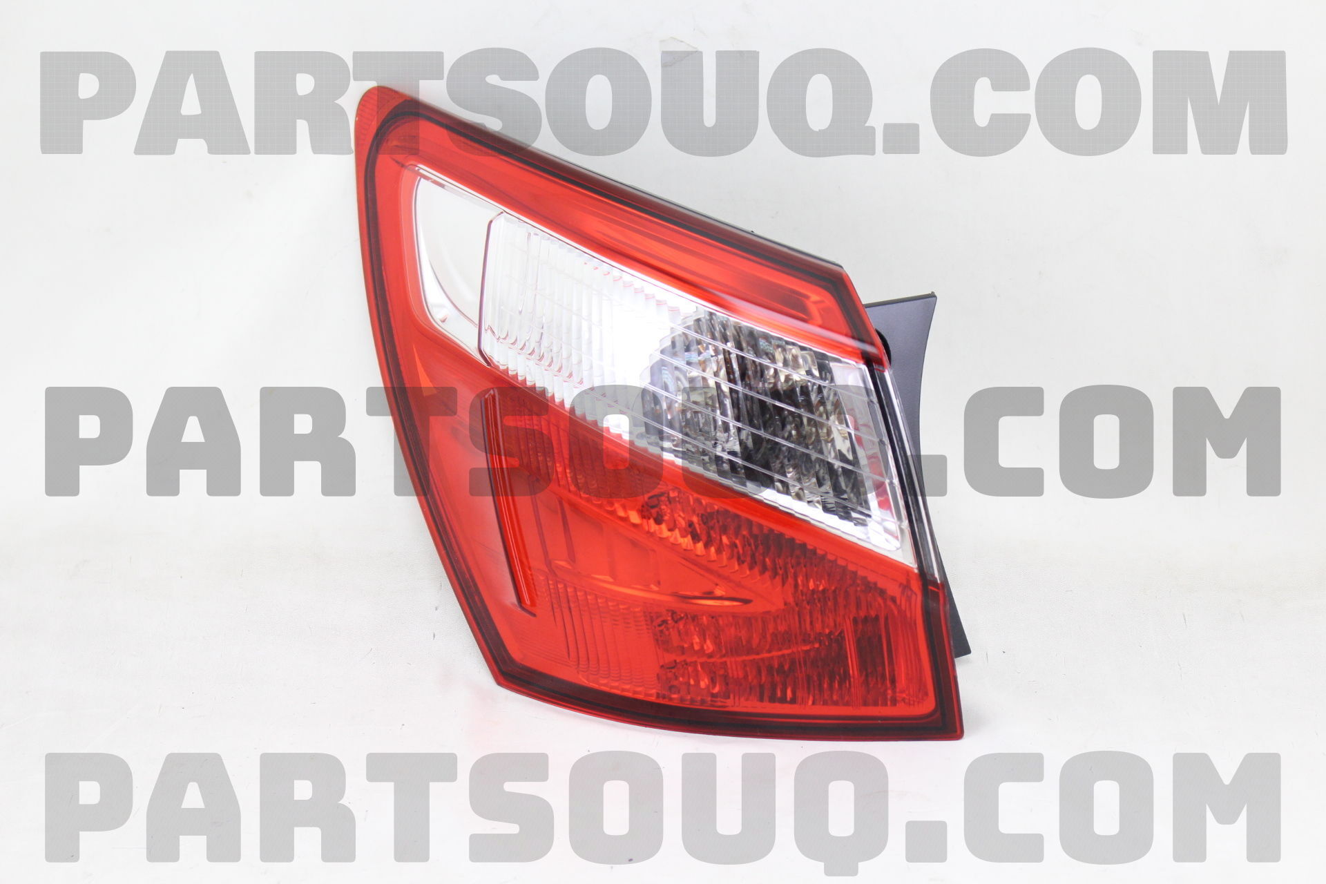 Đèn Hậu Miếng Ngoài Trái Có Led Nissan Qashqai Mã phụ tùng 26555BR00A