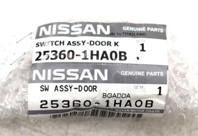 Công Tắc Đóng Mở Cửa Nissan Navara Mã phụ tùng 253601HA0B