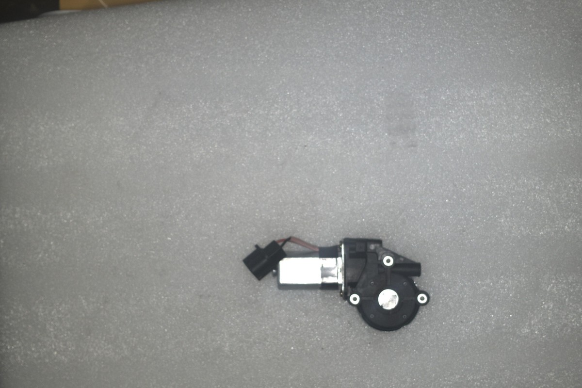 Mô Tơ Lên Xuống Kính Trước Phải Nissan Livina Mã phụ tùng 80730EW800