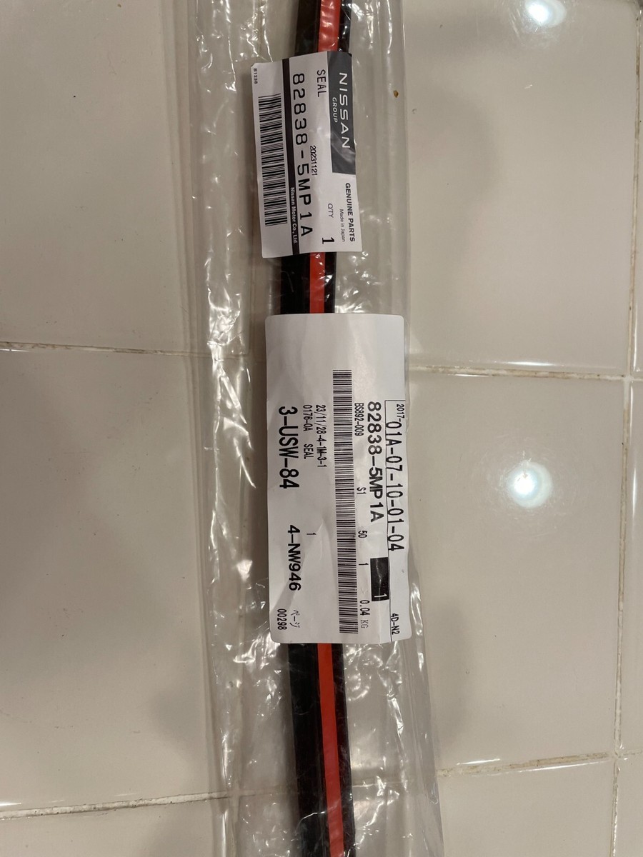 Nẹp Thành Cánh Cửa Sau - R Nissan Teana Mã phụ tùng 82838JN00A