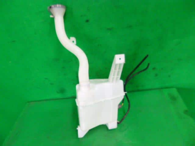 Bình Nước Rửa Kính Nissan Tida Mã phụ tùng 28910EW000