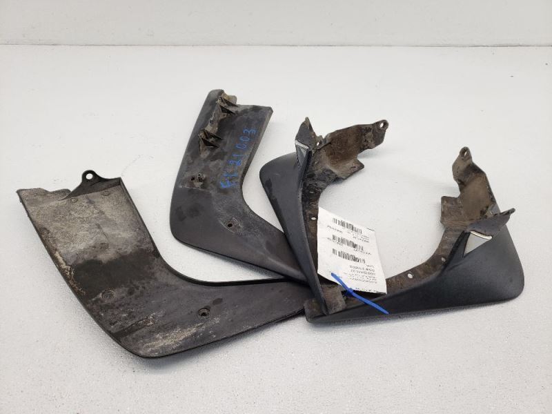 Chắn Bùn Bánh Xe Phía Trước Nissan Murano Mã phụ tùng 62257CA000