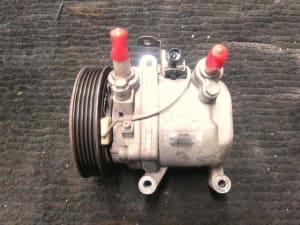 Két Nước Số Tự Động Nissan Bluebird Mã phụ tùng 214600E600
